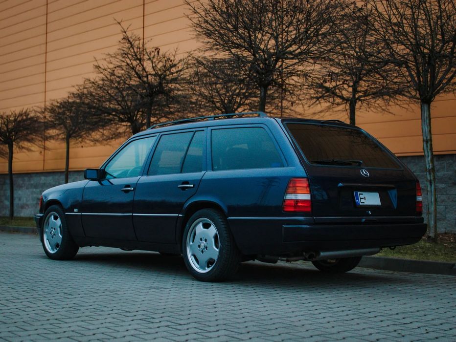 Mercedes-Benz W124 (1984-1993) Japonia Fotele E500 Lampy E500 AMG