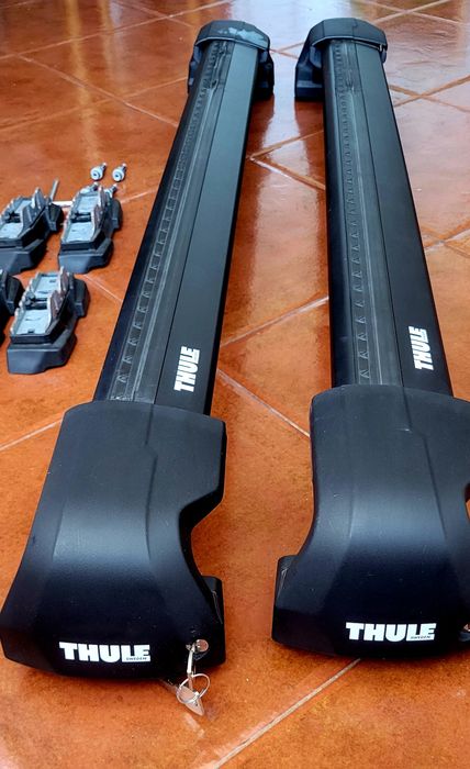 Barras de teto Thule Wingbar Edge para BMW Série 1 de 2020 a 2026.