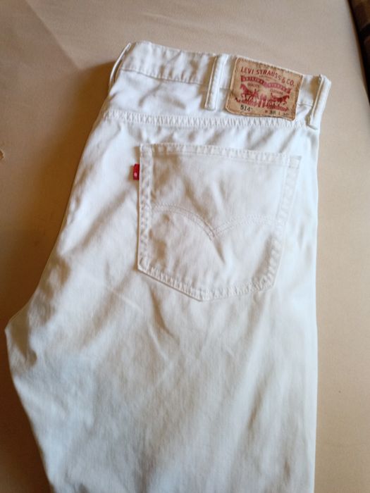 Джинсы Levi’s 514 белые W38 L30.
751
Розмір