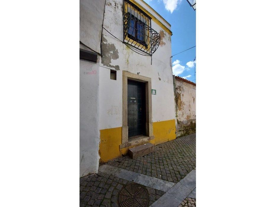 Commercial space for sale in Beja.