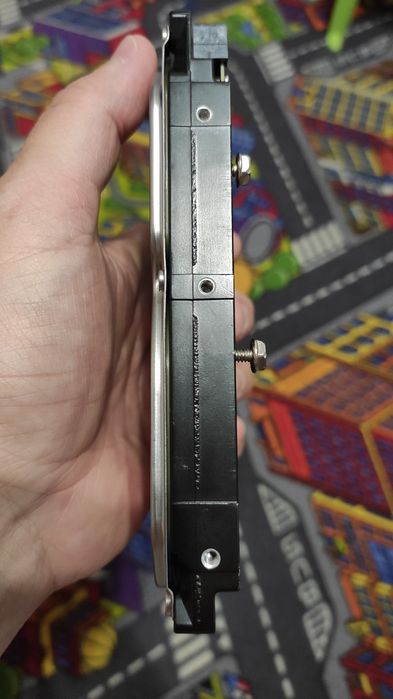 жесткий диск Seagate SkyHawk емкостью 1 ТБ, предназначенный специально для систем видеонаблюдения.