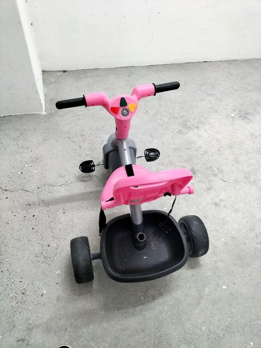 Triciclo Feber como novo