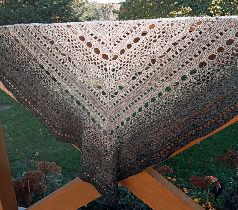 Chusty szydełkowe idealne na prezent