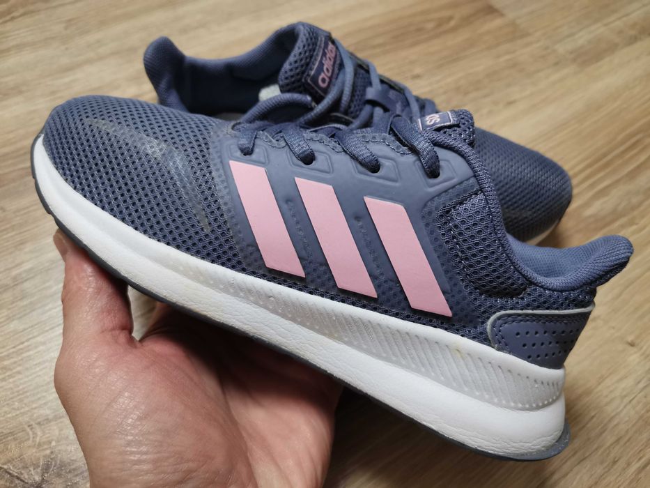 Продам кросівки Adidas Runfalcon K 34 розміру.