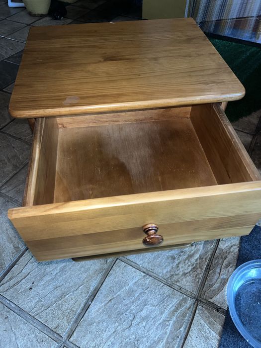 Mesa de cabeceira cor pinho