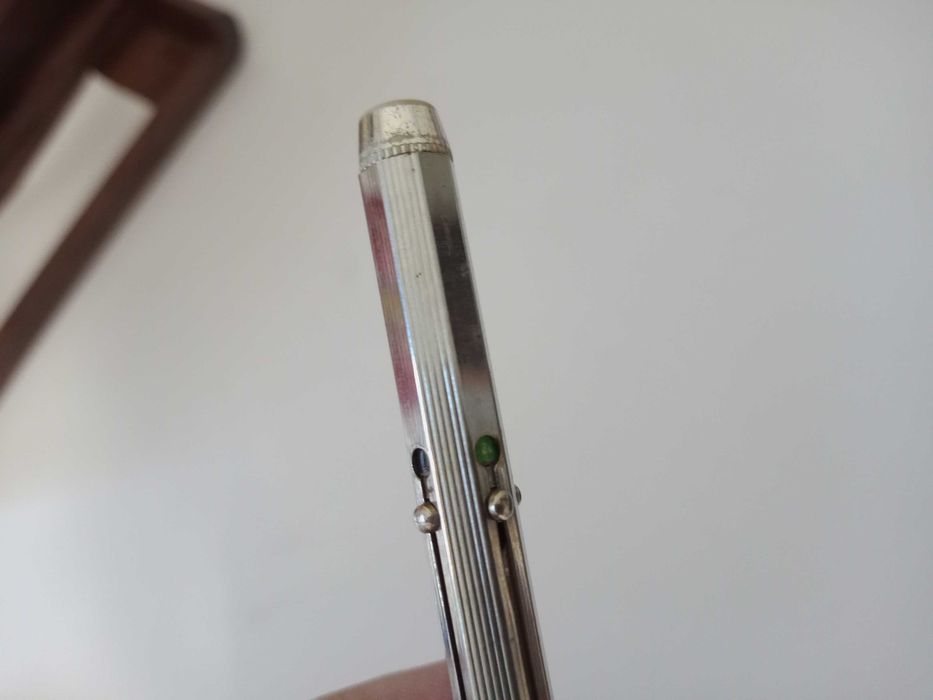 Vendo Caneta linda Prateada, 4 cores, de carga 10€