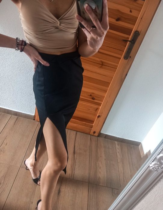Spódnica midi z rozcięciem XS