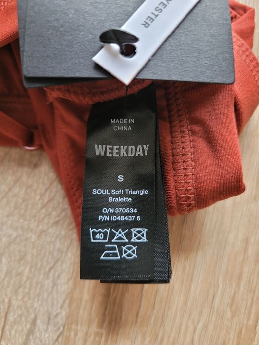 S 36 Weekday soul soft triangle bralette biustonosz damski stanik 
Now
