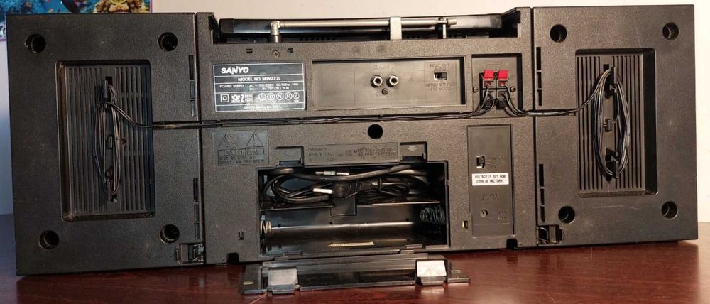 магнітолу Sanyo MW 227 L