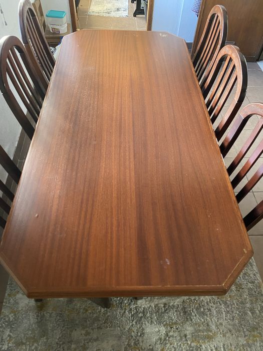 Mesa com 6 cadeiras