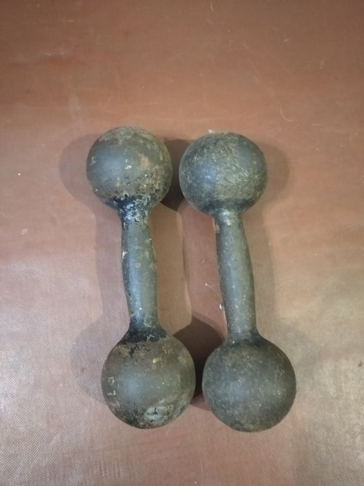 Продаю гантели 4 кг