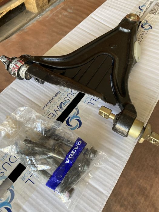 Volvo s70, v70, 850 рычаг передний правый