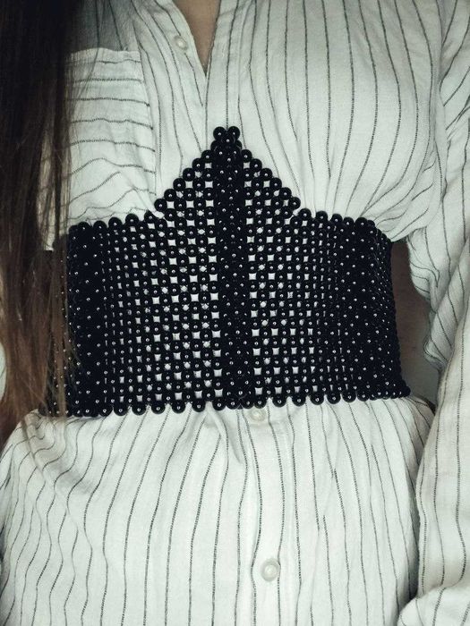 корсет із намистин