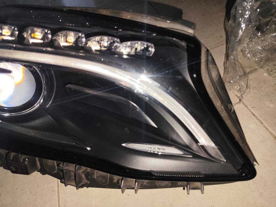 Mercedes GLA X156 - Farol Bi-Xenon Direito - FF910