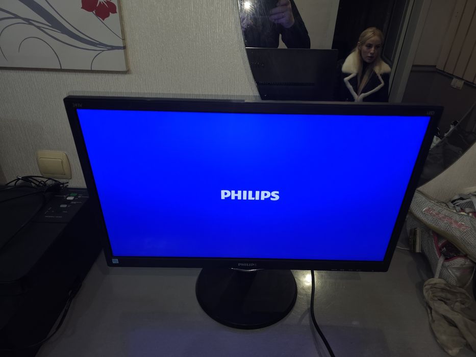 Монітор Philips 243V5LHSB/01 діагоналлю 23,6" з функцією SmartControl