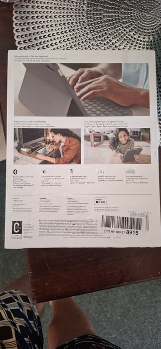 Чохол Logitech Slim Folio для iPad 10-го покоління