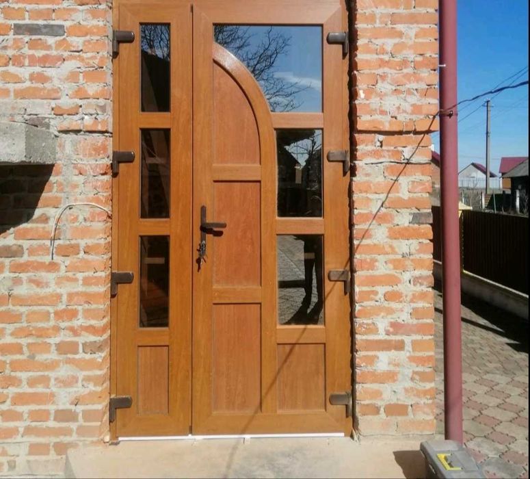 металопластикові двері вікна вхідний профіль 6 камерний   2-ох  колір