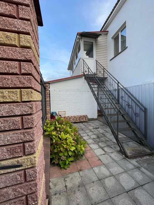 Сдам 1 к.кв.для девушки или пары с. Крюковщина, частный сектор