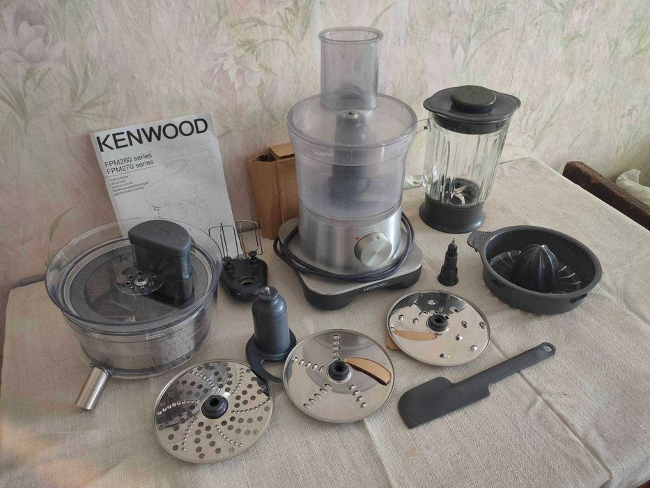 Кухонный комбайн KENWOOD.