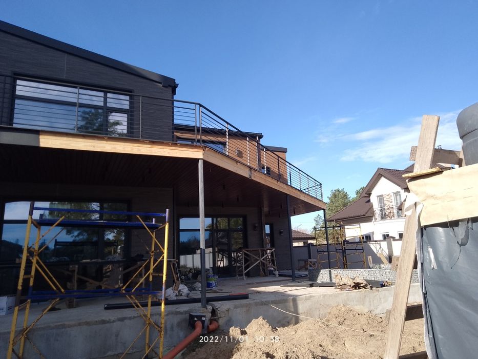 Монтаж водостоку, установка водостока, монтаж софітів, підшивка даху