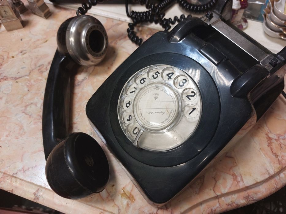 Telefone fixo rotativo TLP, de 1982 

Modelo clássico de telefone