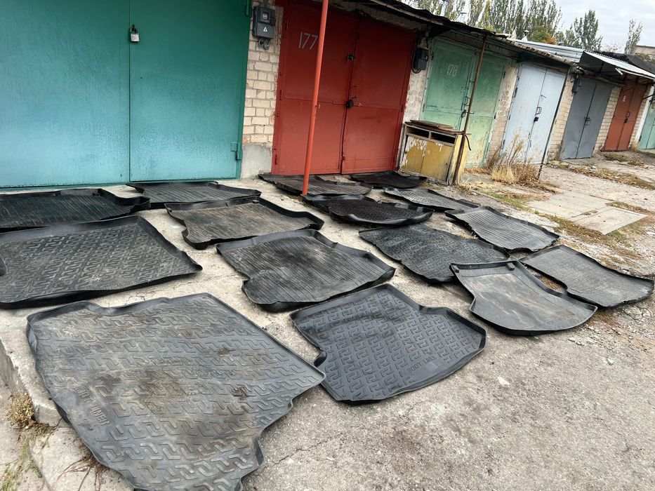 Коврики в багажник