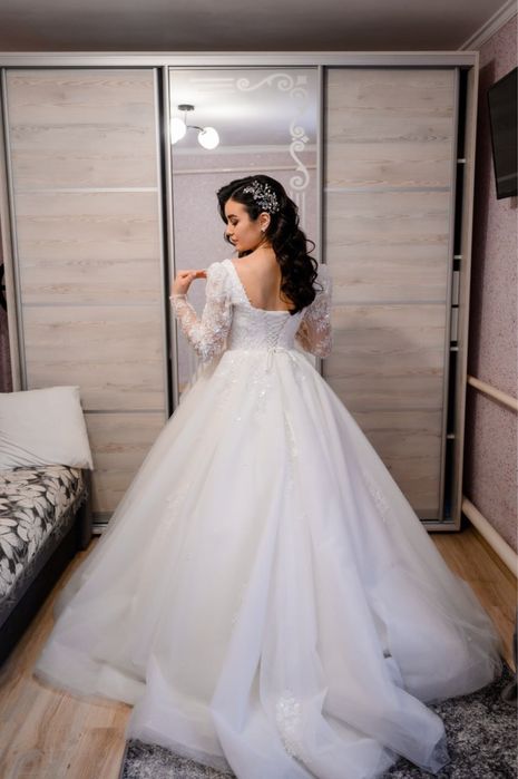 Весільна сукня