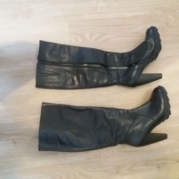 BOTAS ALTAS COMO NOVAS FOREVA de pele pretas n.º 38