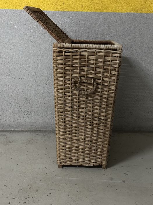 Cesto de palha para roupa como novo