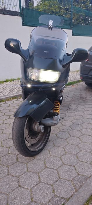 Mota Yamaha GTS 1000