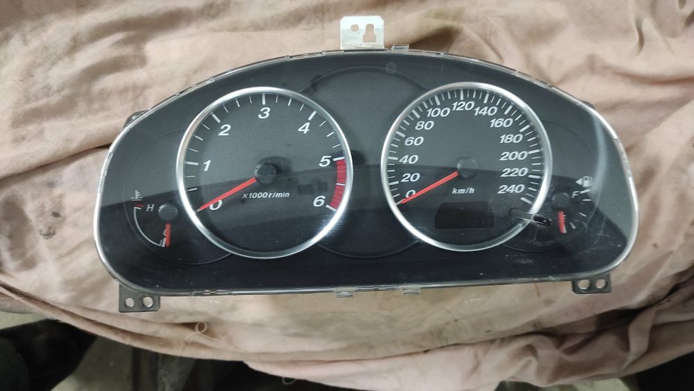 Панель приборов на Mazda 6