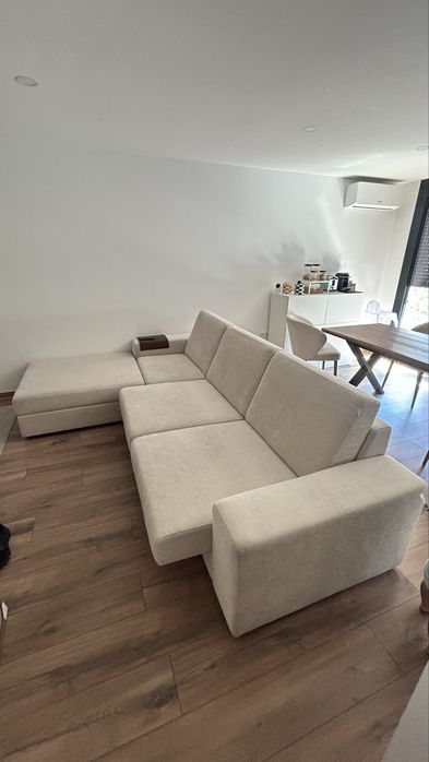 Sofá três lugares com chaise long