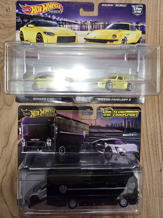 Zestaw dwóch hot wheels team transport