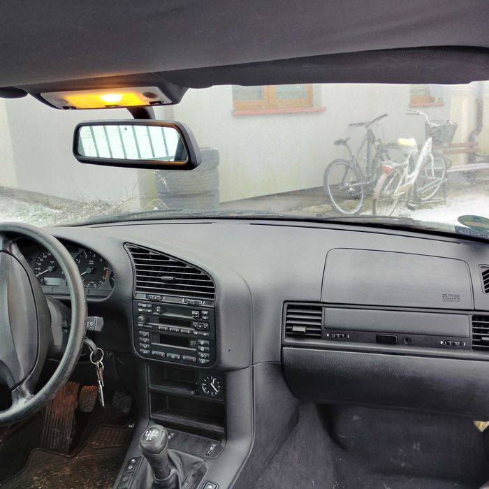 bmw e36,sedan,benzyna 1,6, 1996 rok