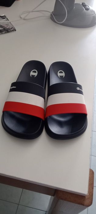 Chinelos de homem número 41.