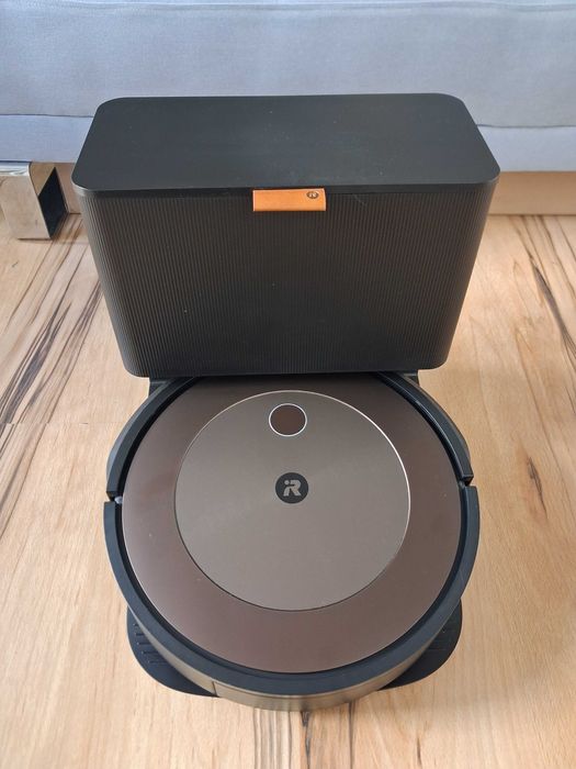 iRobot Roomba J9+ ze stacją Clean Base