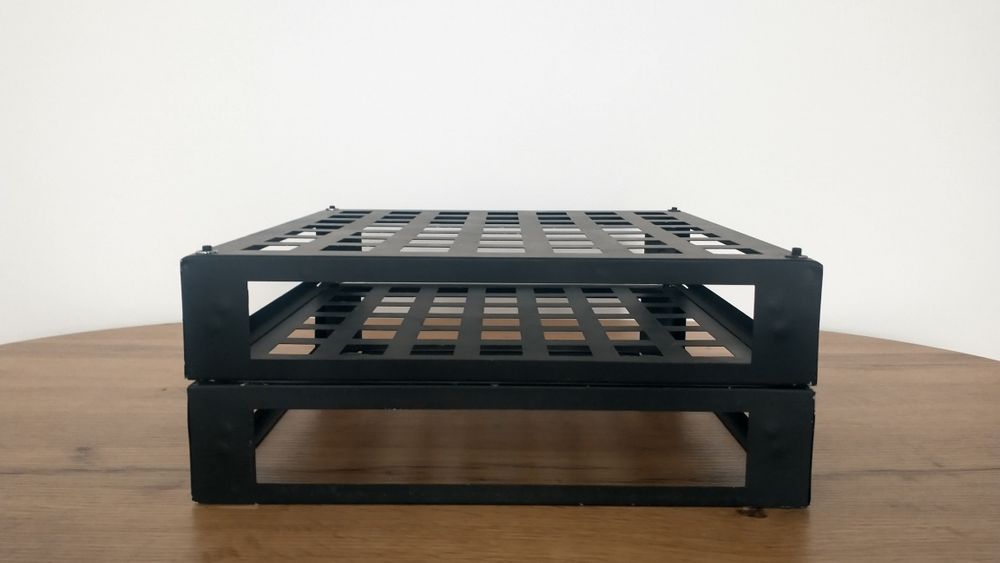 Metalowe stojaki na kliszòwki. Ptasznik. Terrarium