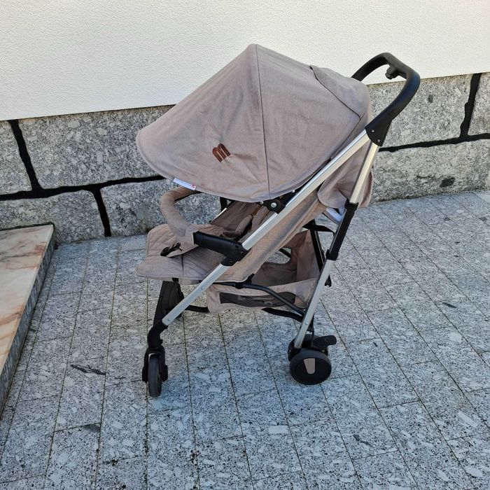 Carrinho de passeio em bom estado