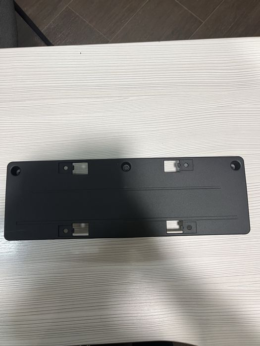 Подіум для автомобільного номеру Мерседес