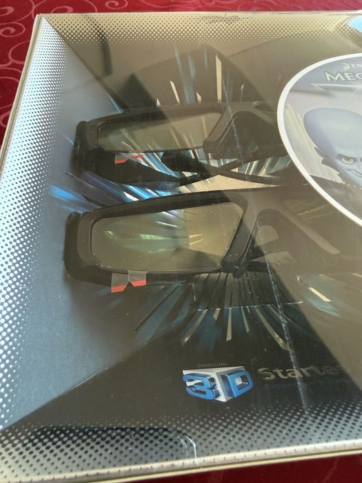 Óculos 3D + Blu-ray Megamind