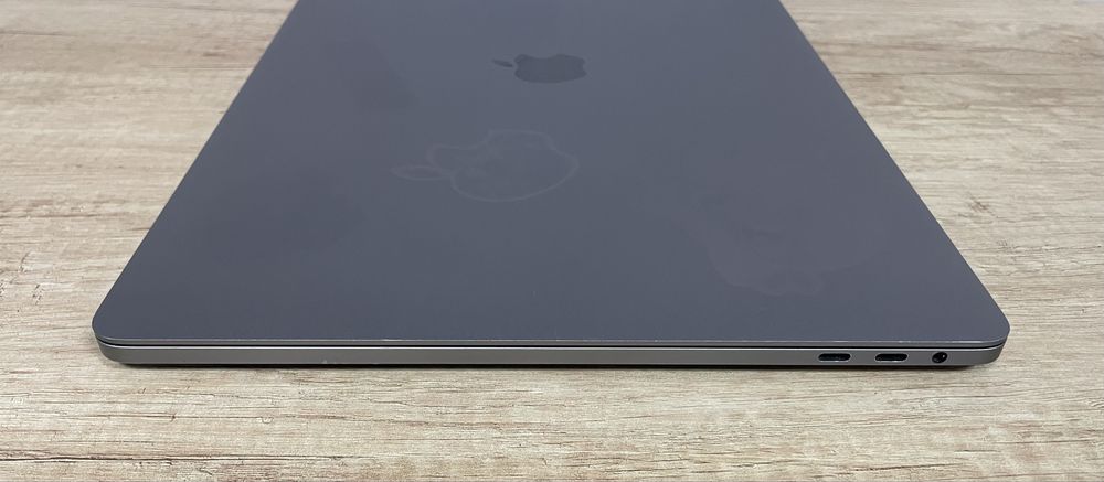 MacBook 15 Pro A1990 i7 SSD 256 озп 16