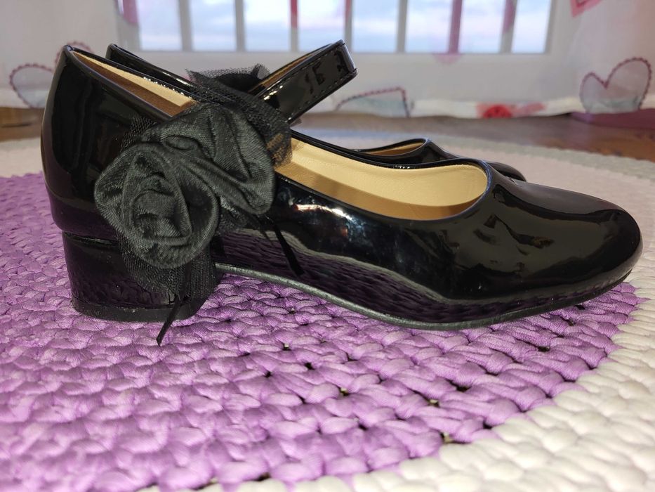 Eleganckie czarne buty dla dziewczynki r. 33