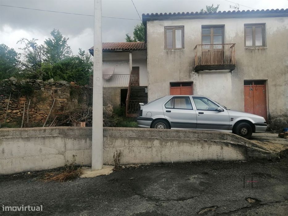Moradia para Restaurar T3 Venda em Mogadouro, Valverde, Vale de Porco