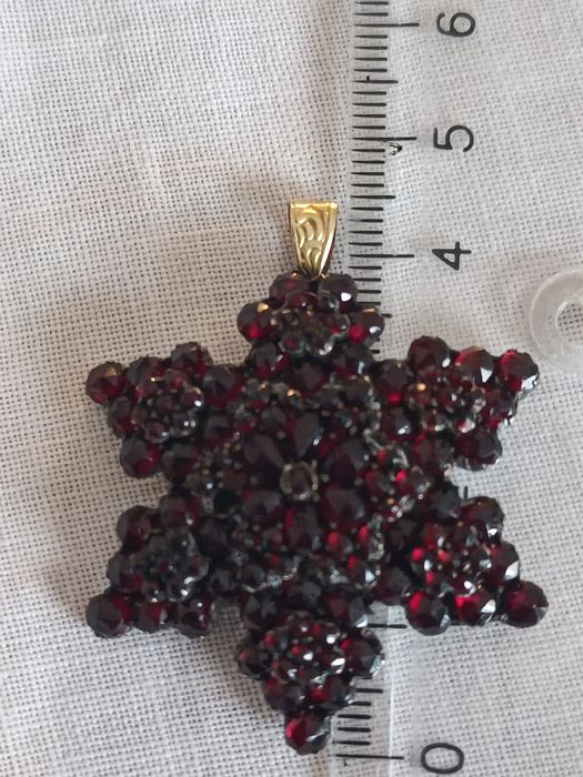 Гранаты  Кулон.Австро-Венрия.Роскошные пиропы