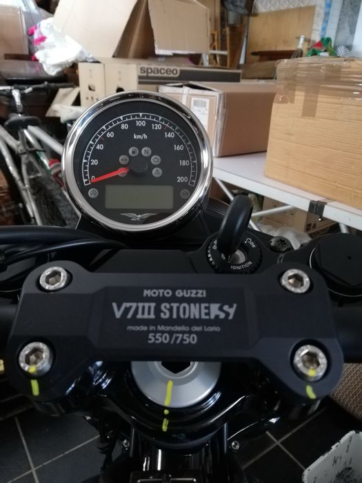 Moto Guzzi V7stone S 750