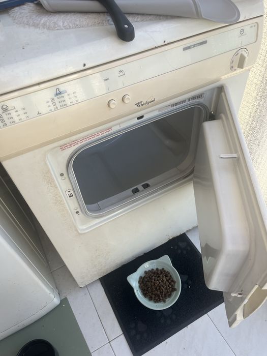 Máquina de secar roupa