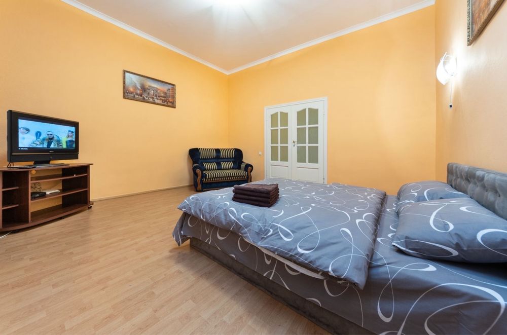 Посуточно , двухкомнатная , Майдан Независимости , ул. Софиевская 4