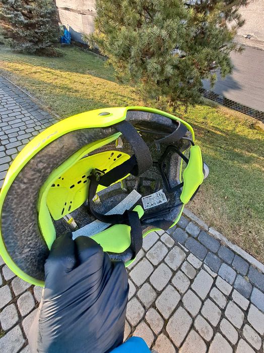 Kask na rower, rolki, hulajnogę i nie tylko - orzeszek