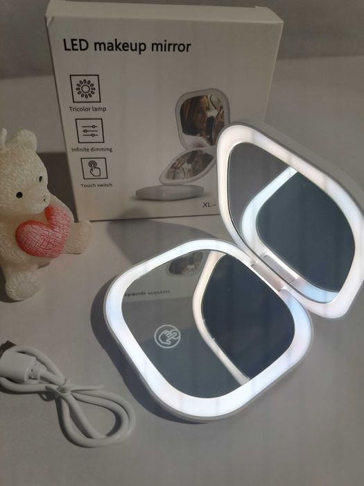 małe lusterko z trójkolorowym oświetleniem led