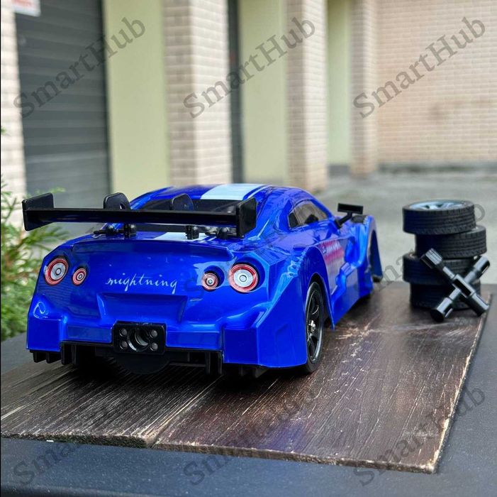 Дрифт машинка Nissan GT-R Nismo 4WD на радіокеруванні 28.5см 1:16